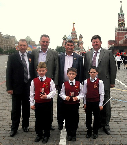 Маленьких одинцовцев приняли в пионеры на Красной площади