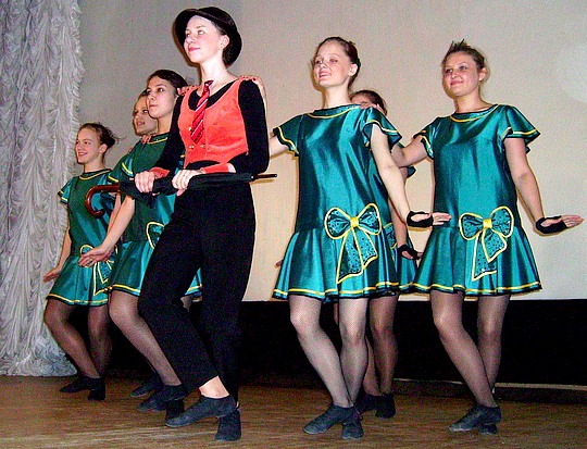 Детский народный ансамбль песни и танца До-Ми-Соль .
