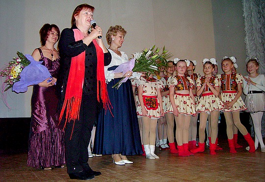 Детский народный ансамбль песни и танца До-Ми-Соль .