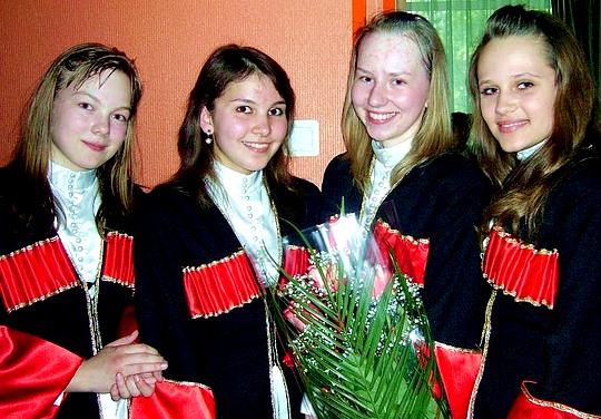 Детский народный ансамбль песни и танца До-Ми-Соль .