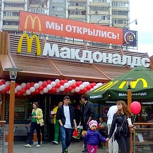 Макдоналдс в Одинцово открылся после реконструкции (фото + видео) Макдоналдс в Одинцово открылся после реконструкции (фото + видео)