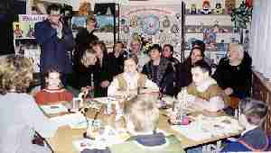 · Российские и бельгийские коллеги на занятии кружка "Декоративно-прикладное искусство" в Старогородковской школе-интернате