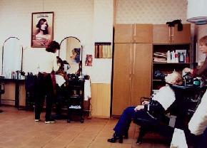 Одна из лучших парикмахерских Одинцова  - "Элита" - находится на бульваре Любы Новоселовой.