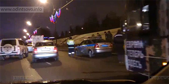 На Кутузовском шоссе в Москве в аварию попал 339 автобус из Одинцово