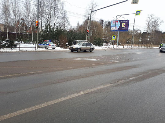 ВАЗ сбил девушку на пешеходном переходе в Дубках