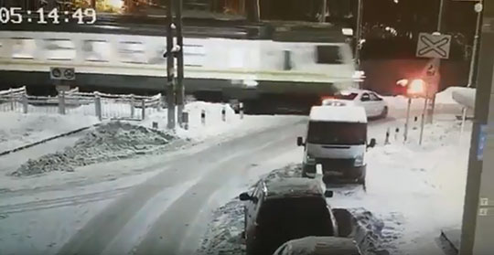 Электричка снесла машину в Одинцовском районе