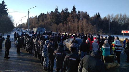 Жители блокируют проезд к полигону "Ядрово"