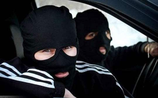 Неизвестные в масках связали кассира и ограбили автозаправку