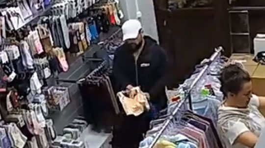 Мужчина украл бюстгальтер и носки в одном из магазинов Одинцово