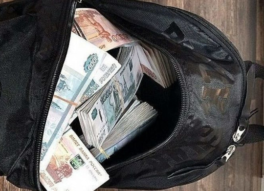 В магазине бомж украл у мужчины рюкзак с 2 млн рублей от продажи квартиры
