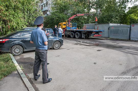 Сбор автохлама в Одинцово, Для обеспечения безопасности сотрудников МУП «Автостоп» при утилизации «ракушки» был задействован и сотрудник полиции