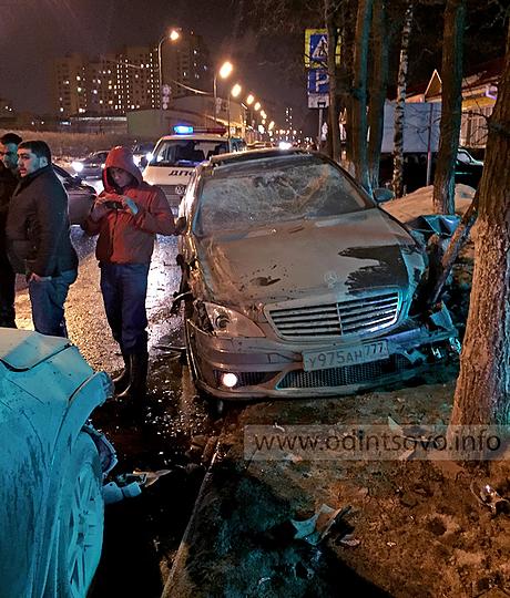 Mercedes S63 AMG перевернулся на улице Говорова
