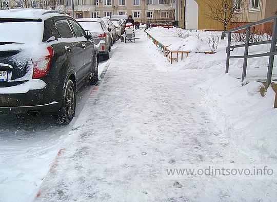 Гололед, Неочищенный от снега тротуар в Трехгорке
