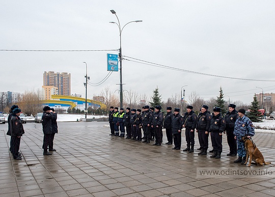 На центральной площади Одинцово проверили полицейских