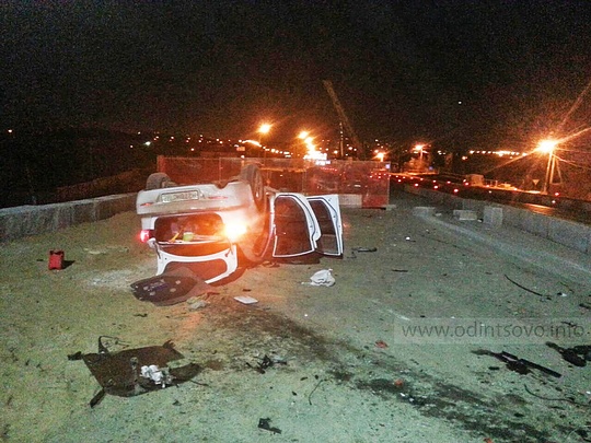 ДТП - происшествия на дороге, Мазда 3 перевернулась на 32 км Можайского шоссе 14.03.15
