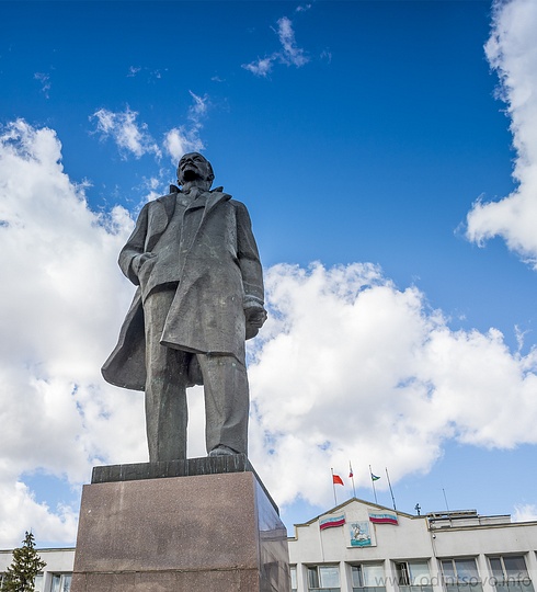 Памятник Ленину, Администрация (Жукова, 28), администрация