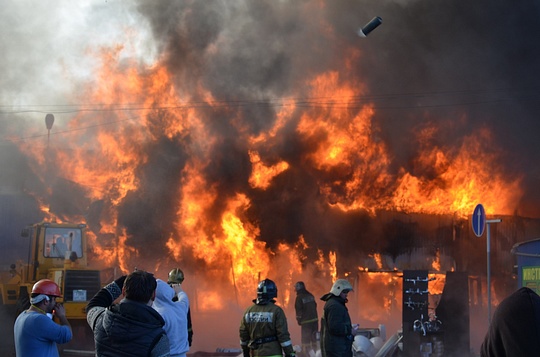 Загорелся строительный рынок ТВЦ на Минском шоссе, Загорелся строительный рынок ТВЦ на Минском шоссе