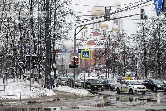 В Одинцово камеры фиксируют выезд за стоп-линию и проезд на красный, Камеры направлены на стоп-линию Красногорского шоссе