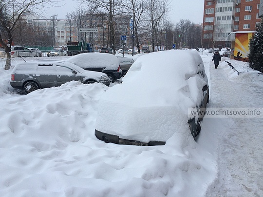 Снегопад в Одинцово, Про уборку во дворе дома на Красногорском шоссе забыли