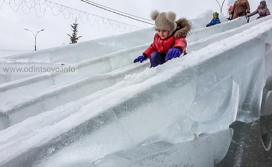 Ледяная горка в центре Одинцово в аварийном состоянии