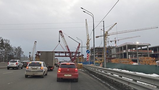Транспортный хаб «Сколково», Установка несущих конструкций крытого пешеходный перехода через Минское шоссе, 7 февраля 2016
