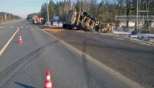 На Минском шоссе грузовик раздавил иномарку с пассажиром