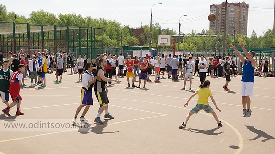 В День Победы в центре Одинцово было на что посмотреть, Соревнования по баскетболу