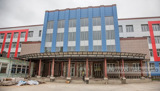 Строительство новой школы в Лесном городке, Лесногородская школа за три месяца до обещанного открытия