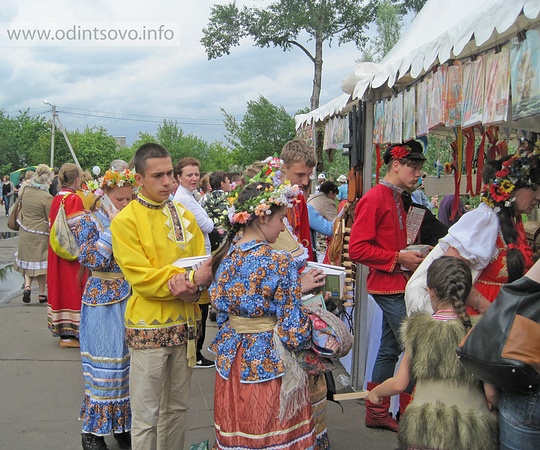 Пушкинский праздник в усадьбе Захарово, гуляния на ярмарке