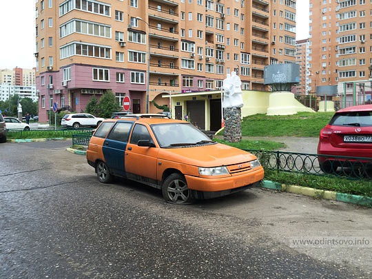 Брошенные автомобили на улицах Одинцово