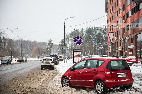 875 штрафов в месяц выписывается за нарушение правил парковки в Одинцово
