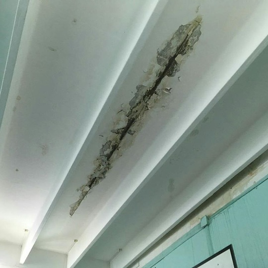 Частичное обрушение потолка в гимназии №9 города Одинцово