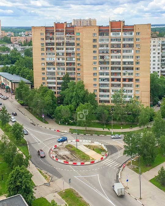 Пересечение улицы Маршала Жукова и улицы Маршала Бирюзова, Круговое движение на перекрестке Жукова-Бирюзова