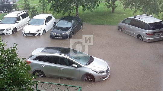 Во дворе дома по улица Говорова, Ливень 30 июня, дождь, ливень, потоп