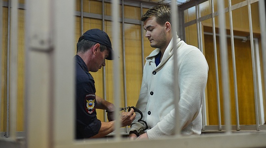 Аркадий Смелов в Никулинском суде, Пьяные студенты МГИМО на Mercedes сбили насмерть Одинцовского байкера