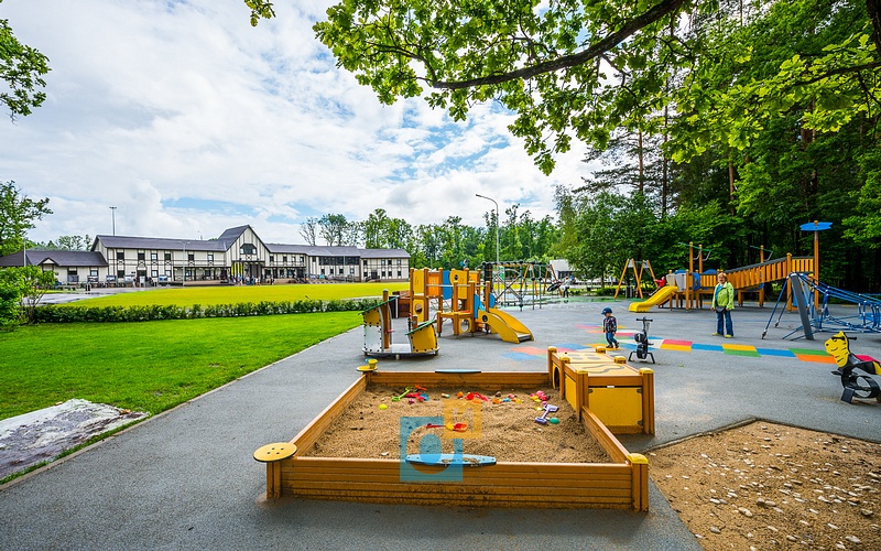 Детская площадка в парке, Детская площадка в парке