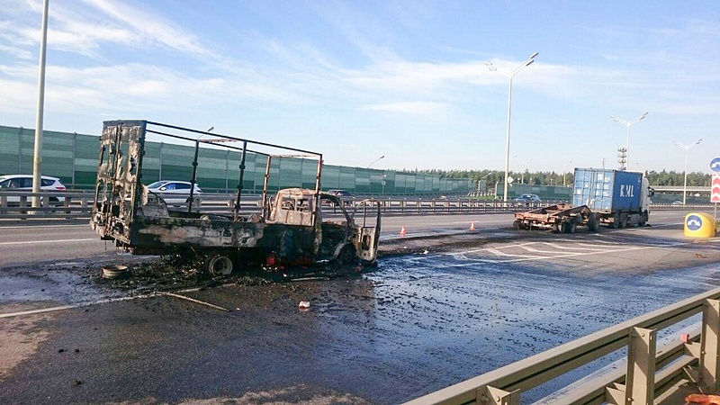 «Газель» сгорела после аварии на Минском шоссе, Июль