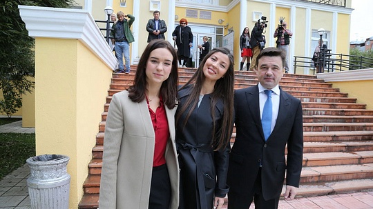 Андрей Воробьёв с женой и дочерью, Свадьба дочери губернатора Андрея Воробьёва
