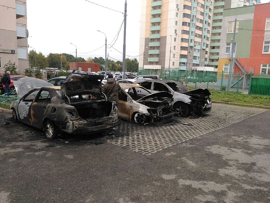 Ночной пожар в «Новой Трёхгорке», В «Новой Трёхгорке» сгорели три машины