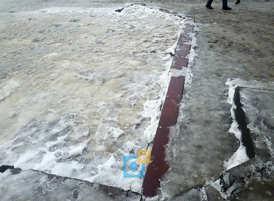 Плитка, оставшаяся после сноса торговых объектов у станции «Одинцово», Декабрь