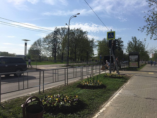 Установка светофора на пешеходном переходе возле ТЦ «О`Парк» в Одинцово, Май