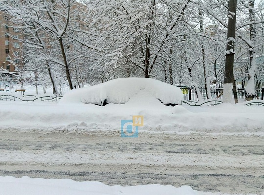 Автомобиль не видно под слоем снега, Верхне-Пролетарская улица, Февраль