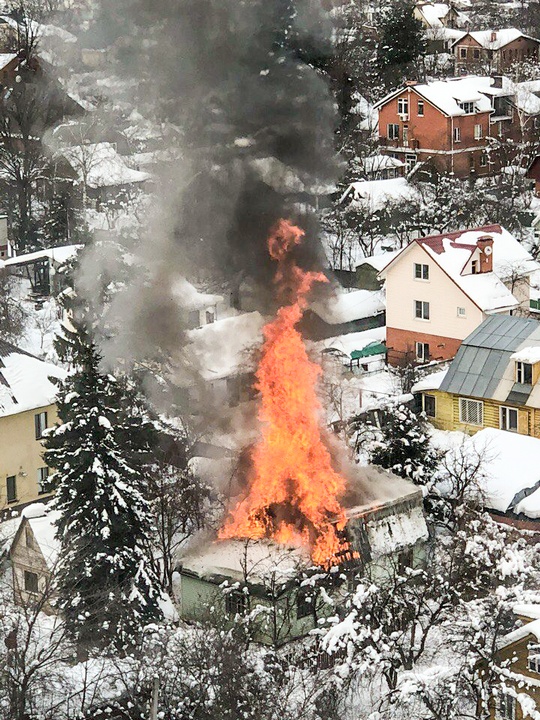 Горит частный сектор в Трёхгорке, Пожар полностью уничтожил очередной частный дом в «Трёхгорке»