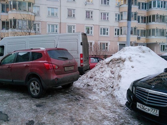 Навалы снега в Одинцово, ул Чистяковой, д 22, Удалось ли в Одинцово ликвидировать последствия снежного «очковтирательства» к марту?