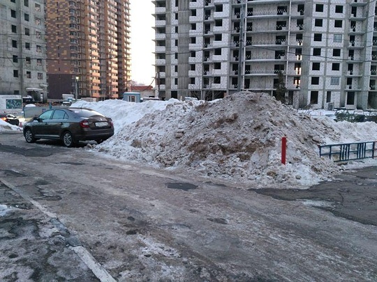 Навалы снега в Одинцово, ул Чистяковой, д 22, Удалось ли в Одинцово ликвидировать последствия снежного «очковтирательства» к марту?