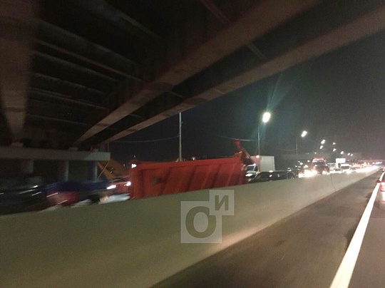 Оторванный кузов самосвала, КАМАЗ потерял кузов на Минском шоссе