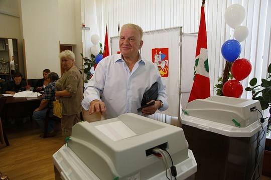 Оперный певец Александр Ворошило проголосовал в Барвихе, Известные жители Одинцовского района проголосовали на выборах губернатора