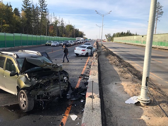 Hyundai Solaris и Renault Duster столкнулись на Минском шоссе, 2 октября, Октябрь
