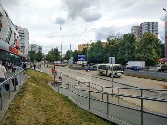 На парковке у ТЦ «Дубрава» в Одинцово идут работы, На дублёре Можайского шоссе запретят парковку