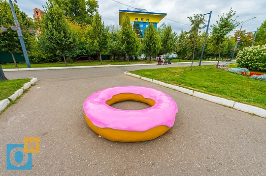 Пончик-лавочка в парке центральной площади Одинцово, Пончик-лавочку и «Лестницу-солнышко» установили парке центральной площади Одинцово